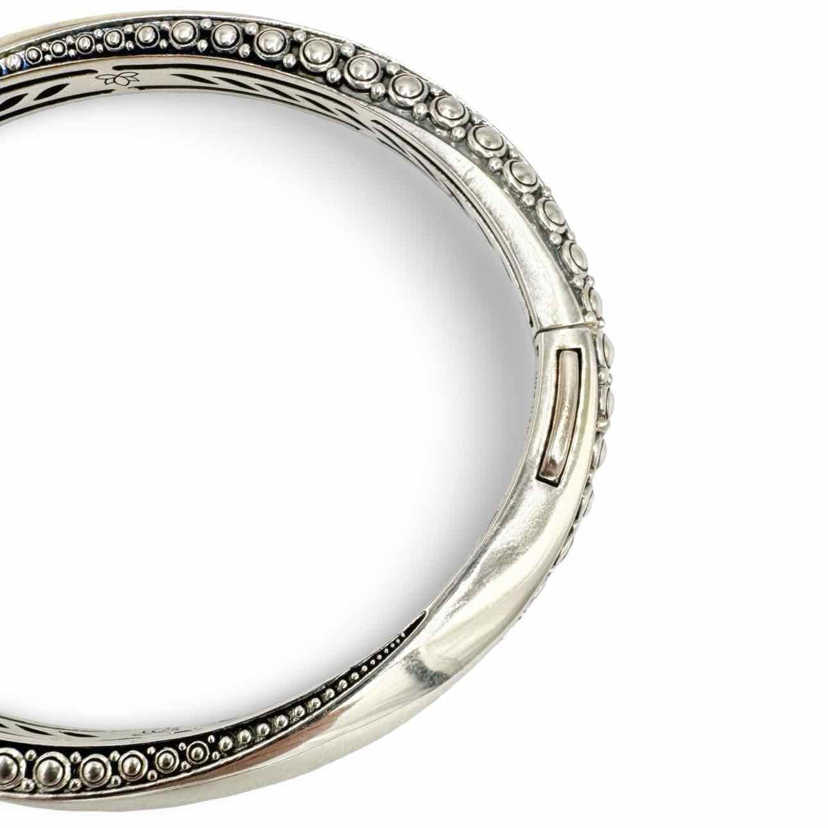 JAI — Hinged bangle bracelet