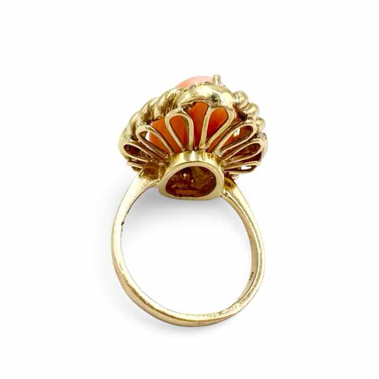 18K ring w/coral and diamonds