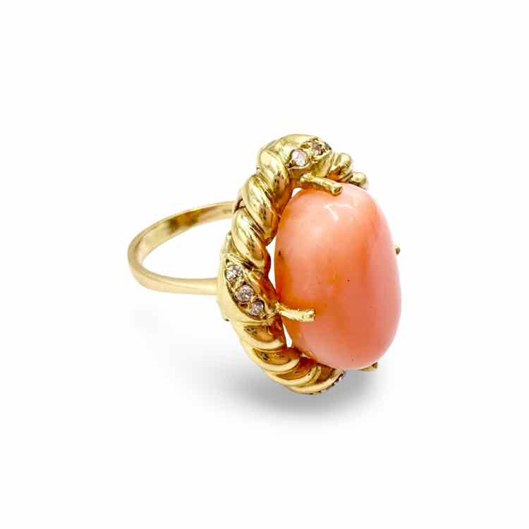 18K ring w/coral and diamonds