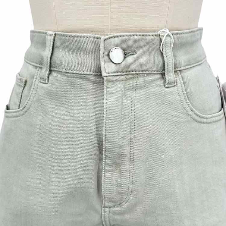 DL1961 Short
