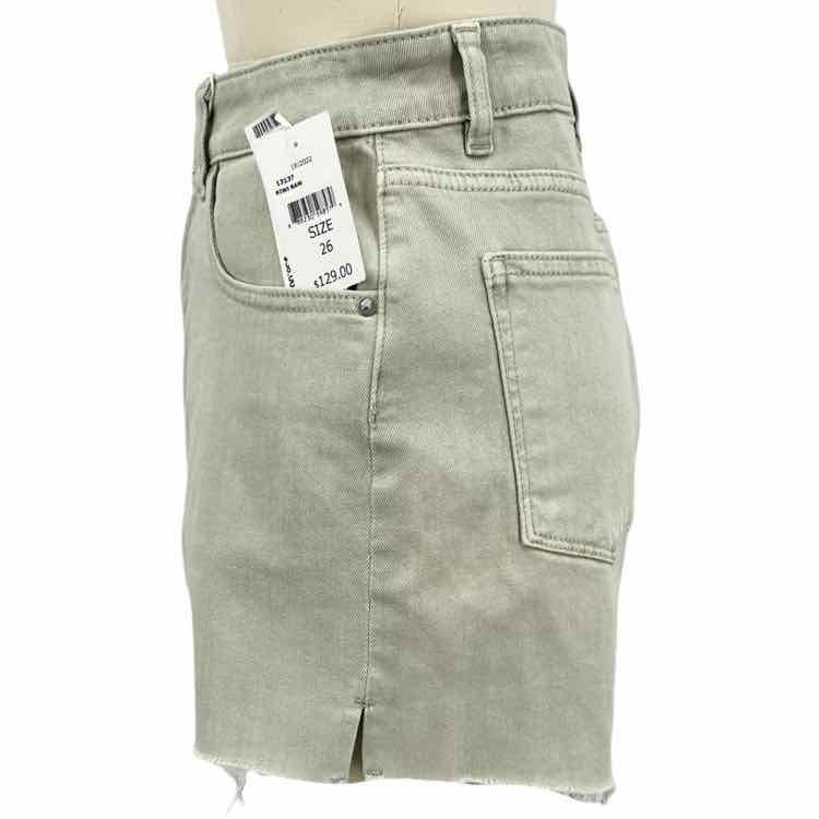 DL1961 Short
