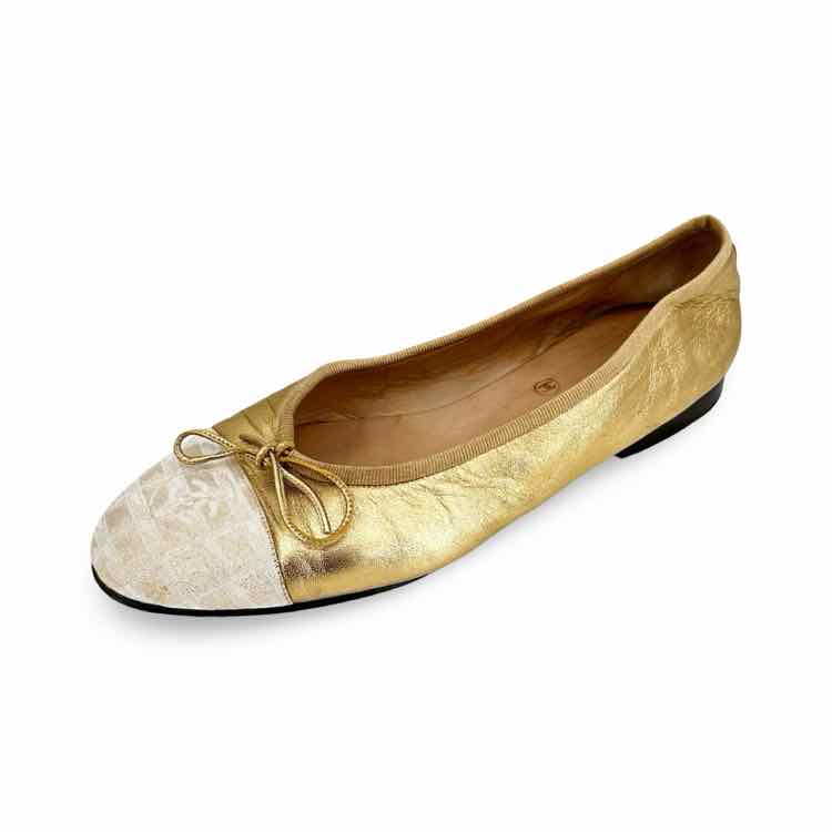 Chanel Good Leather and Beige Silk Ballet-shoes
