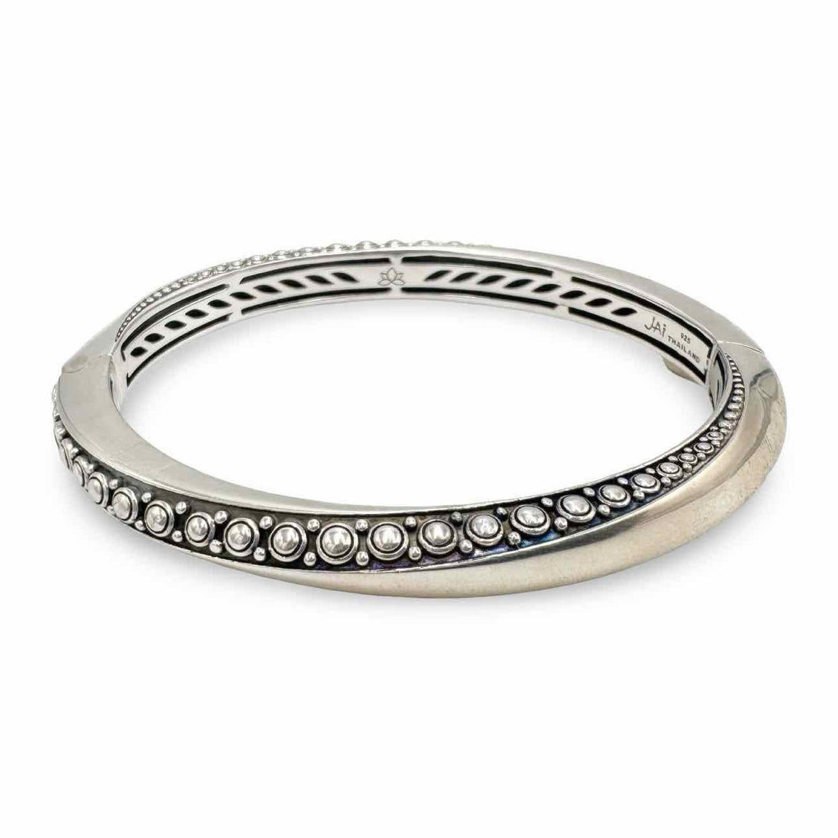 JAI — Hinged bangle bracelet
